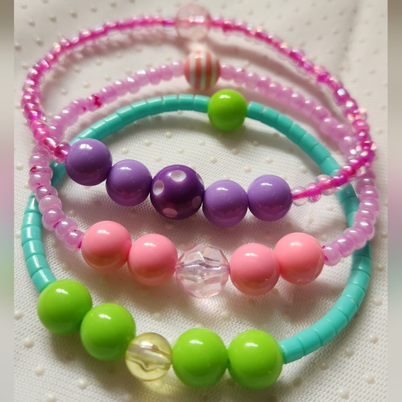 Sets of 3 Bead Bracelets. Color: Pink, Green. Handmade. - Picture 3 of 12